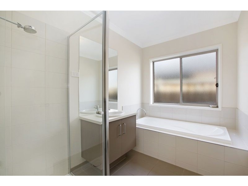 7 Dusky Bells Drive, Cranbourne West VIC 3977