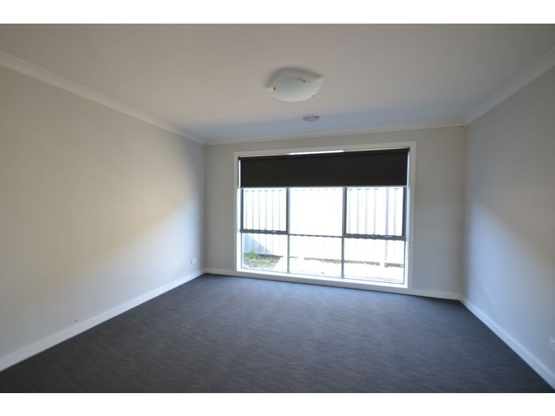 123 Scotsdale Drive, Cranbourne East VIC 3977