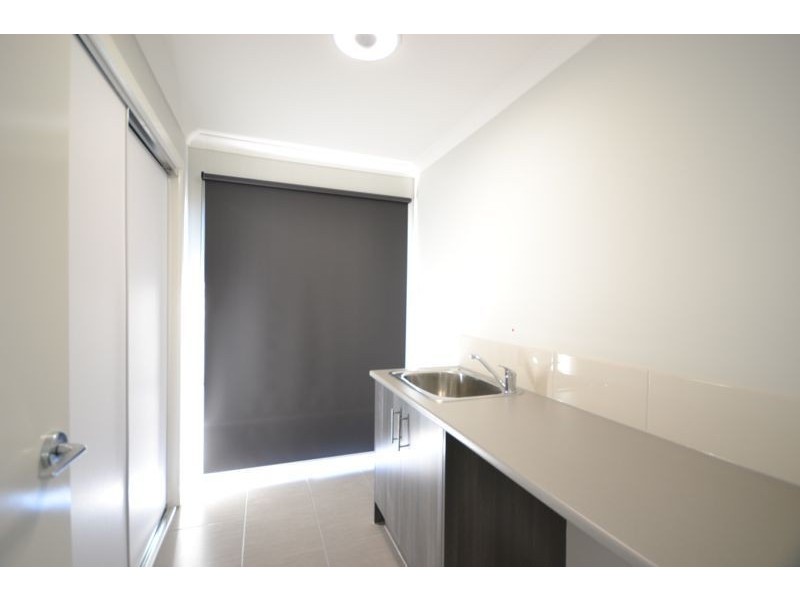 123 Scotsdale Drive, Cranbourne East VIC 3977