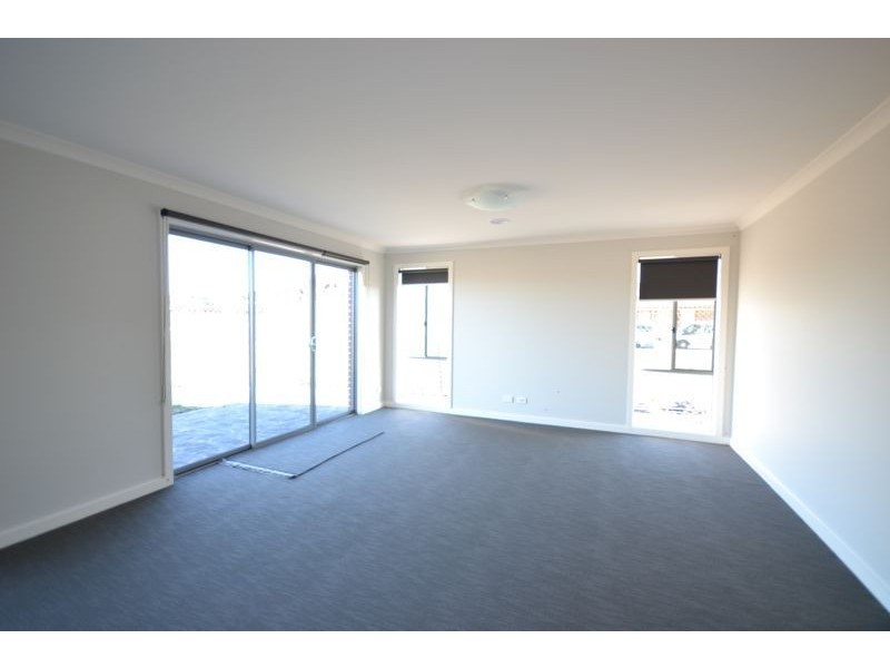 123 Scotsdale Drive, Cranbourne East VIC 3977