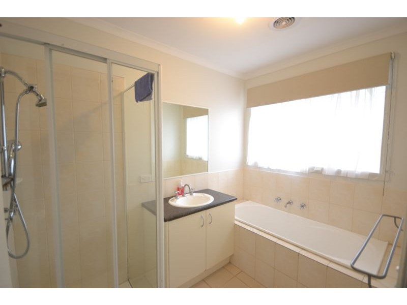 12 Bates Street, Cranbourne West VIC 3977