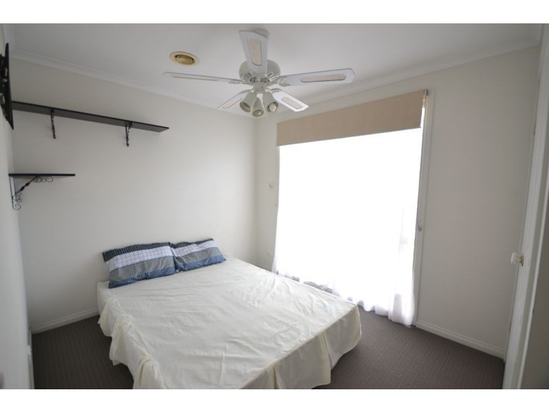 12 Bates Street, Cranbourne West VIC 3977
