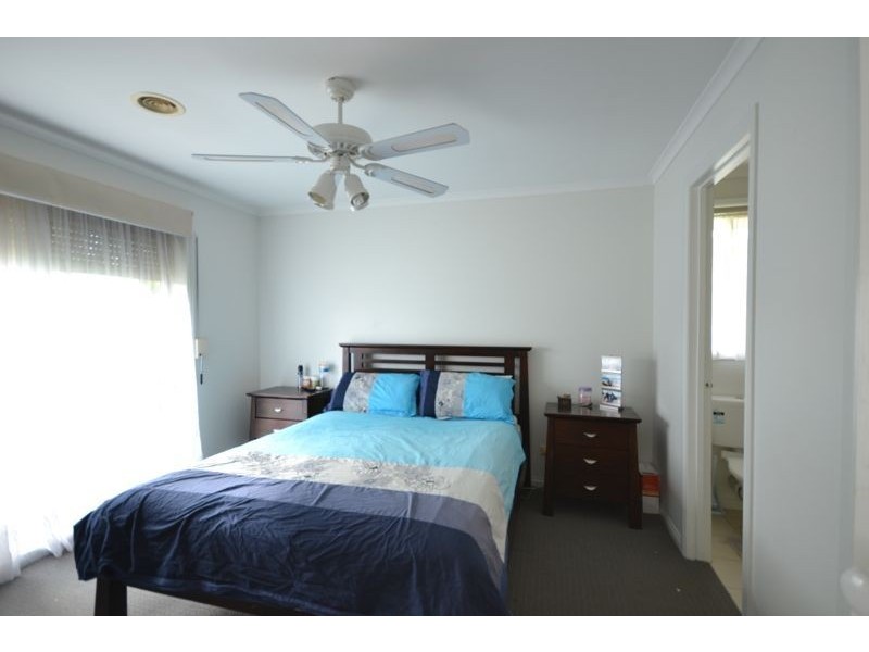 12 Bates Street, Cranbourne West VIC 3977