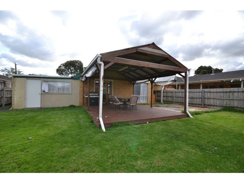 12 Bates Street, Cranbourne West VIC 3977