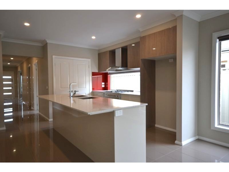 20 Scullin Street, Cranbourne East VIC 3977