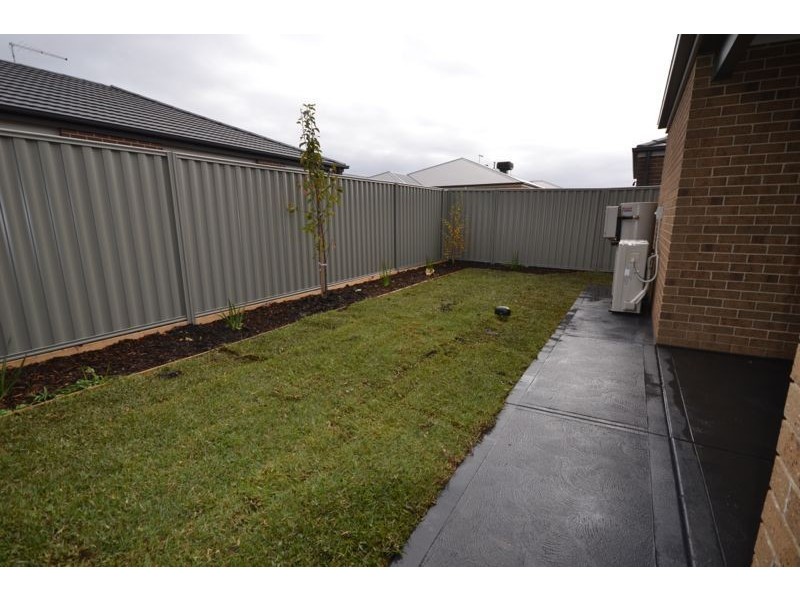 20 Scullin Street, Cranbourne East VIC 3977