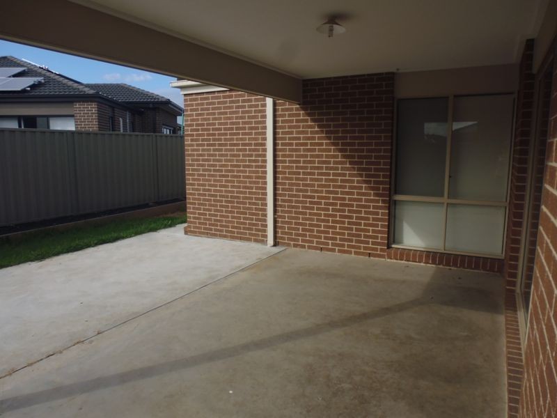 20 Dash Drive, Cranbourne East VIC 3977