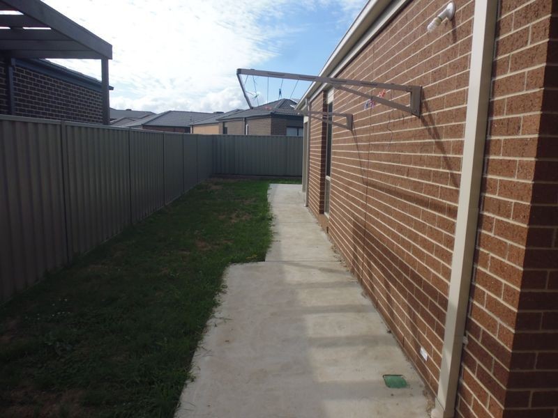 20 Dash Drive, Cranbourne East VIC 3977