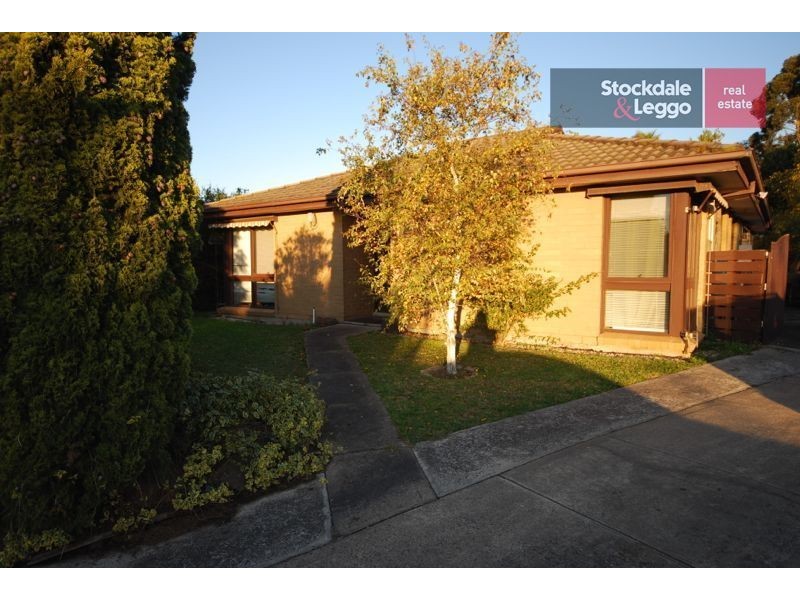4 Eyre Court, Cranbourne North VIC 3977