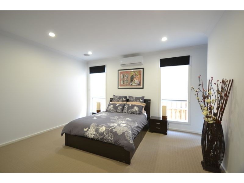13 Lia Amie Place, Berwick VIC 3806