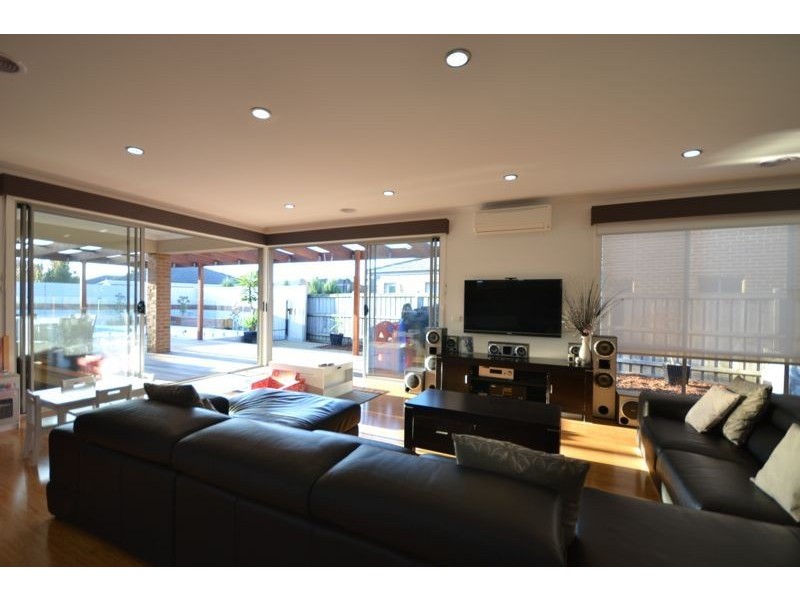 13 Lia Amie Place, Berwick VIC 3806