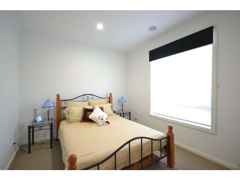 13 Lia Amie Place, Berwick VIC 3806