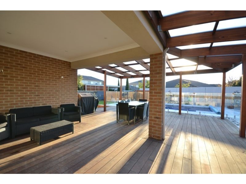 13 Lia Amie Place, Berwick VIC 3806