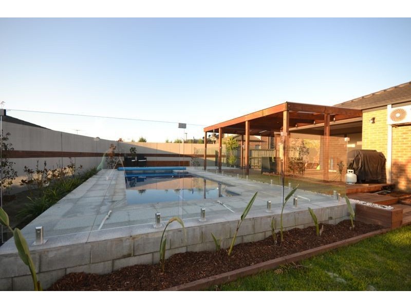 13 Lia Amie Place, Berwick VIC 3806