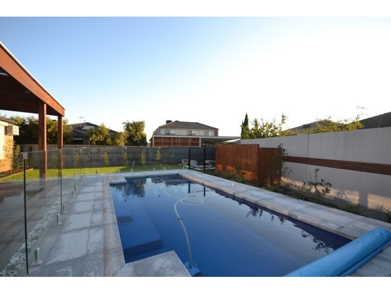 13 Lia Amie Place, Berwick VIC 3806