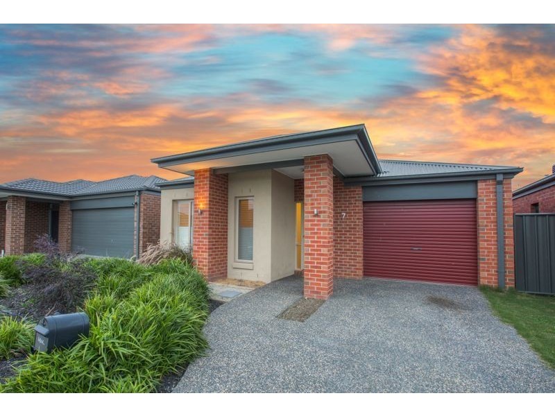 7 Gladiolus Circuit, Cranbourne North VIC 3977