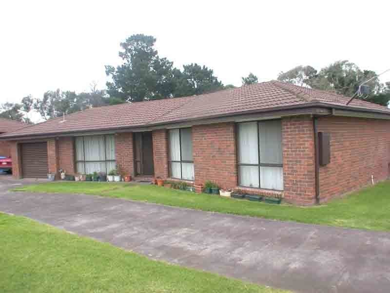 1/2 Elizabeth Street, Cranbourne North VIC 3977