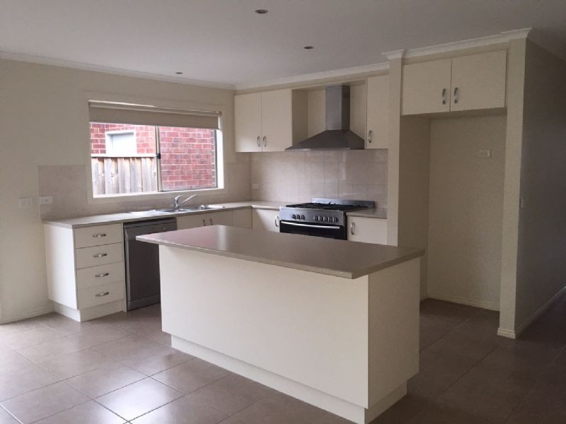 37 WINDMILL CIRCUIT, Lyndhurst VIC 3975