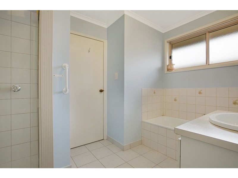 2/12 Tinara Court, Cranbourne North VIC 3977