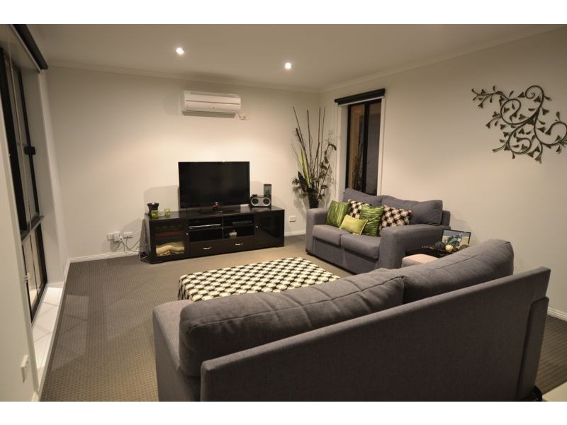 8 Barnes Way, Koo Wee Rup VIC 3981