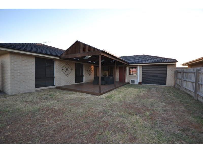 8 Barnes Way, Koo Wee Rup VIC 3981