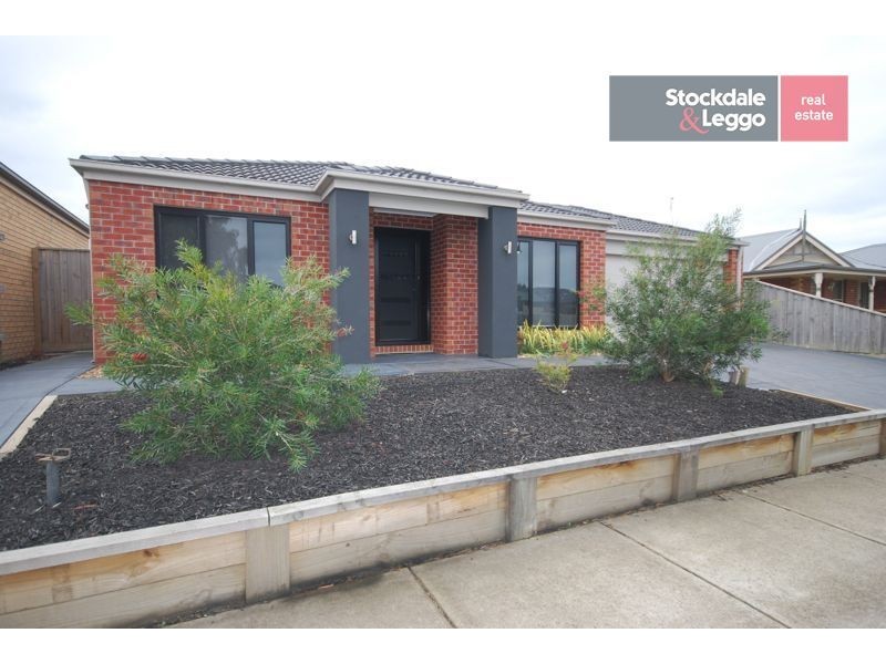 30 Flash Dan Drive, Cranbourne East VIC 3977