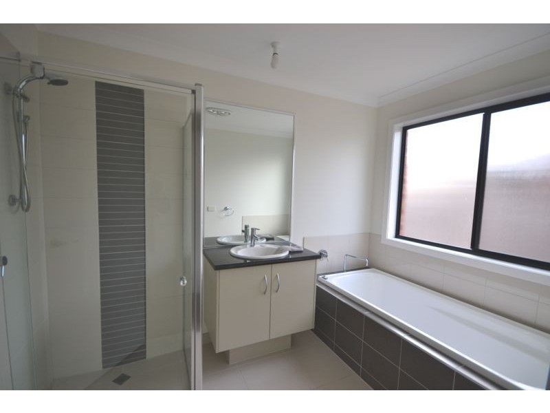 30 Flash Dan Drive, Cranbourne East VIC 3977