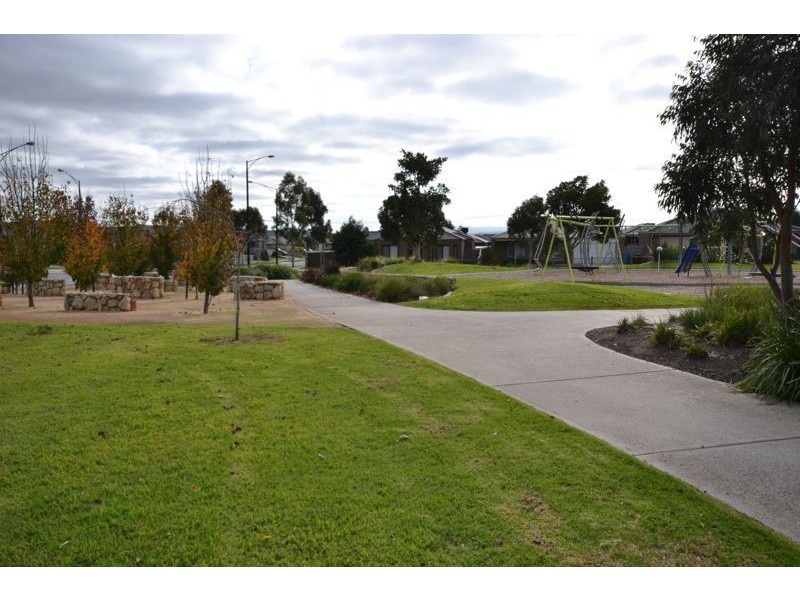 30 Flash Dan Drive, Cranbourne East VIC 3977