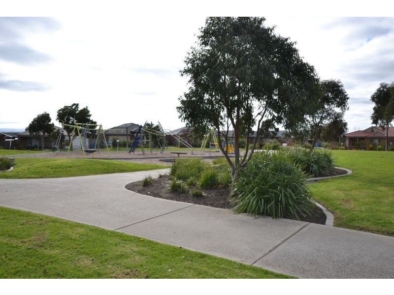 30 Flash Dan Drive, Cranbourne East VIC 3977