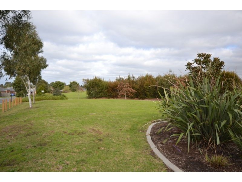 30 Flash Dan Drive, Cranbourne East VIC 3977