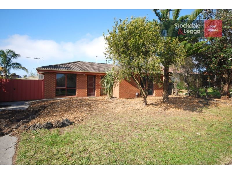 33 Broome Crescent, Cranbourne North VIC 3977