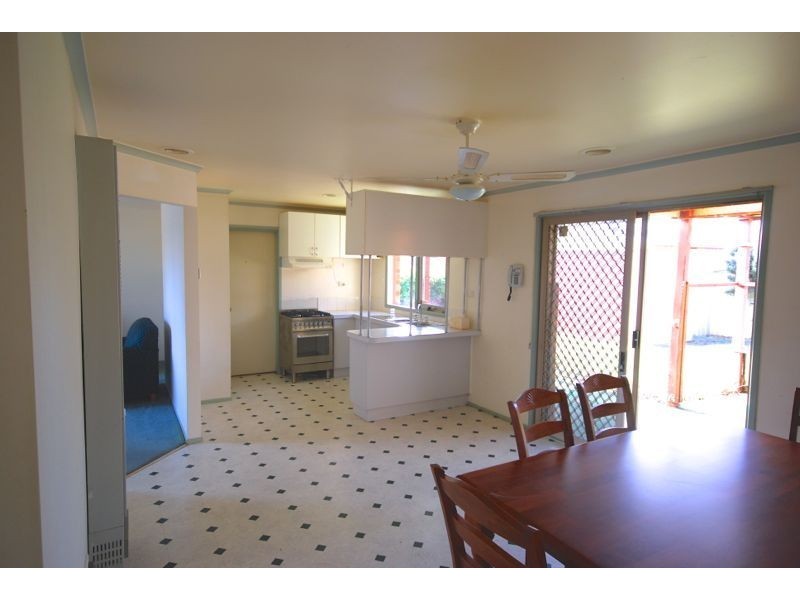 33 Broome Crescent, Cranbourne North VIC 3977