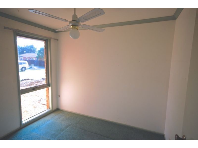 33 Broome Crescent, Cranbourne North VIC 3977