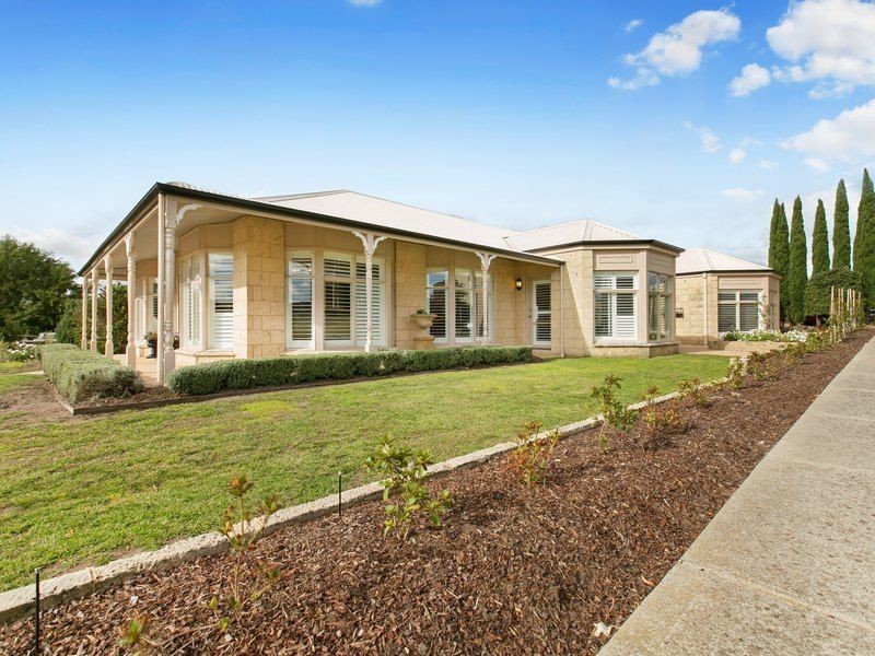 11 Terrace Gardens, Narre Warren South VIC 3805