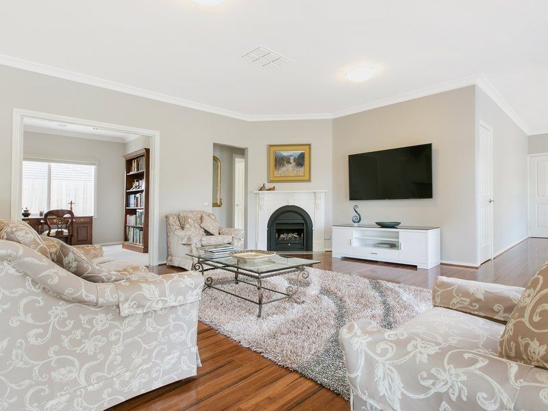 11 Terrace Gardens, Narre Warren South VIC 3805