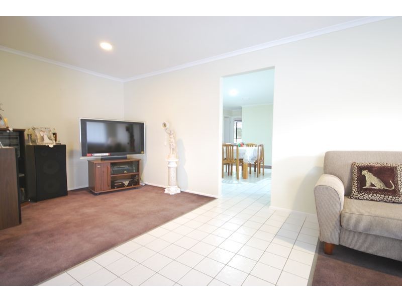 13 Daphne Way, Cranbourne North VIC 3977