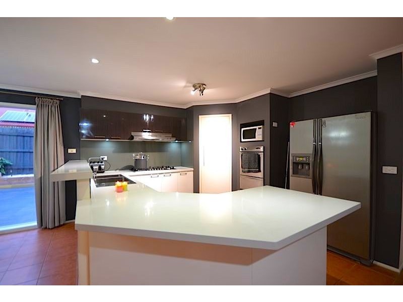 56 Hutchinson Drive, Lynbrook VIC 3975