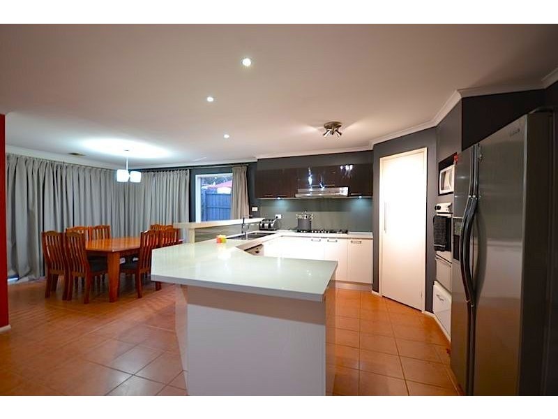 56 Hutchinson Drive, Lynbrook VIC 3975