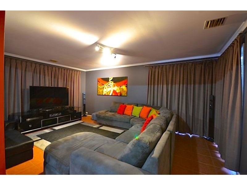 56 Hutchinson Drive, Lynbrook VIC 3975