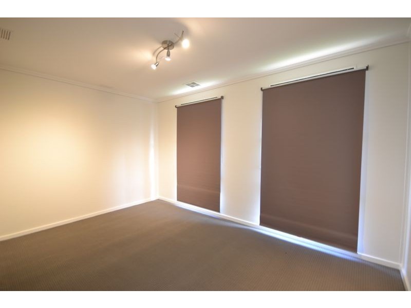 28 Valerie Drive, Cranbourne VIC 3977