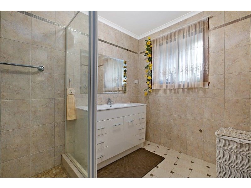 2/24 Alexander Street, Cranbourne VIC 3977