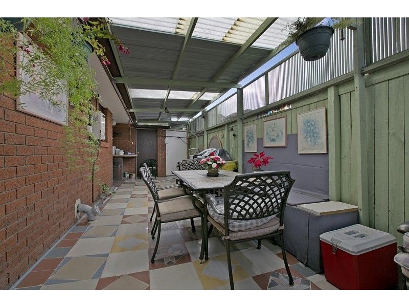 2/24 Alexander Street, Cranbourne VIC 3977