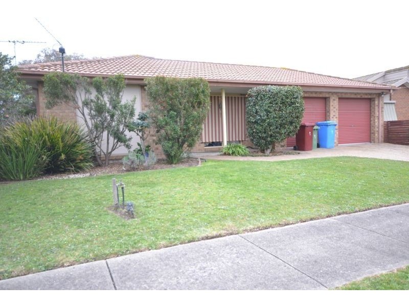 9 Willora Crescent, Cranbourne West VIC 3977