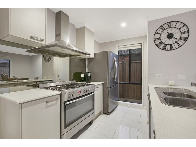 51 Crepe Avenue, Cranbourne West VIC 3977