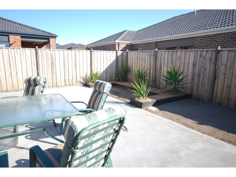 51 Crepe Avenue, Cranbourne West VIC 3977