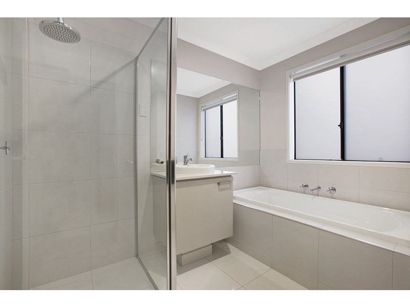 51 Crepe Avenue, Cranbourne West VIC 3977