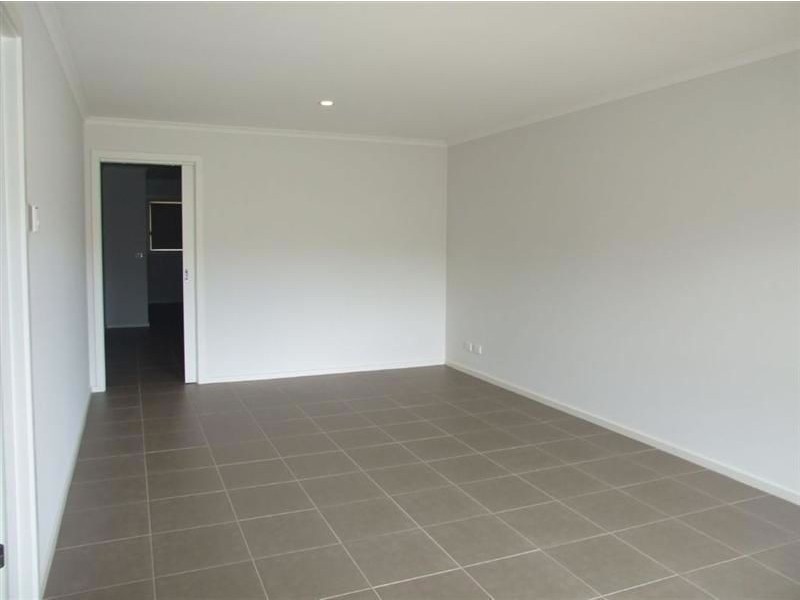 24 Melissa Way, Pakenham VIC 3810