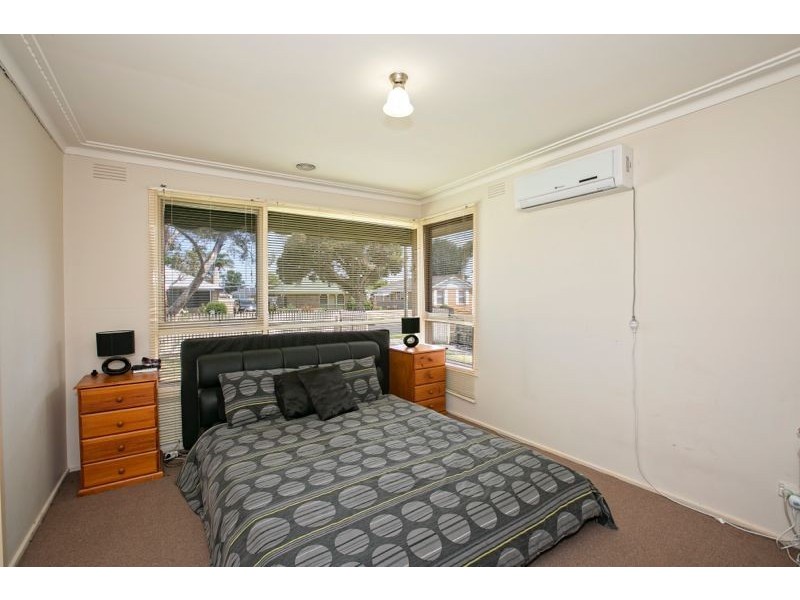 8 Lorna Street, Cranbourne VIC 3977