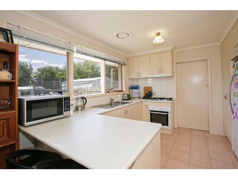 8 Lorna Street, Cranbourne VIC 3977