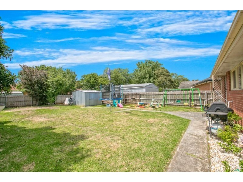 8 Lorna Street, Cranbourne VIC 3977